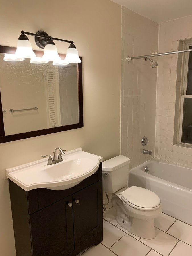 Bath - 163 W Newton St