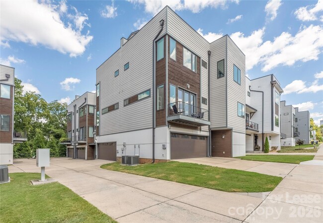 Photo - 1008 Westbrook Dr