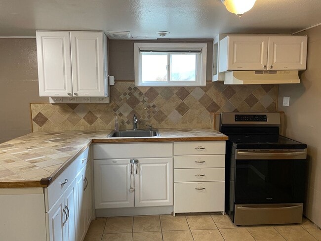 Photo - Basement Apartment for Rent!!! PENDING APP...
