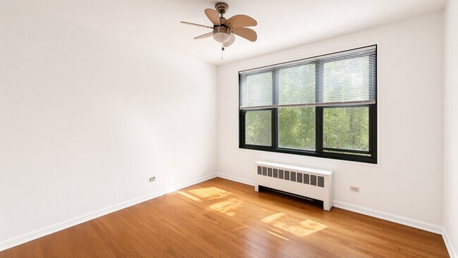Photo - 2839 W Rosemont Ave Unidad 3N