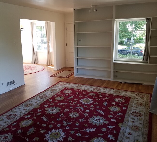 Photo - 1305 E Michigan Ave