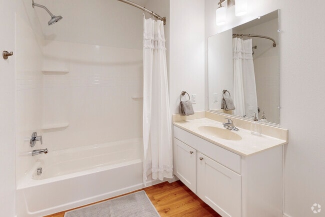 4BR,2BA - 1,173SF - Bathroom 2