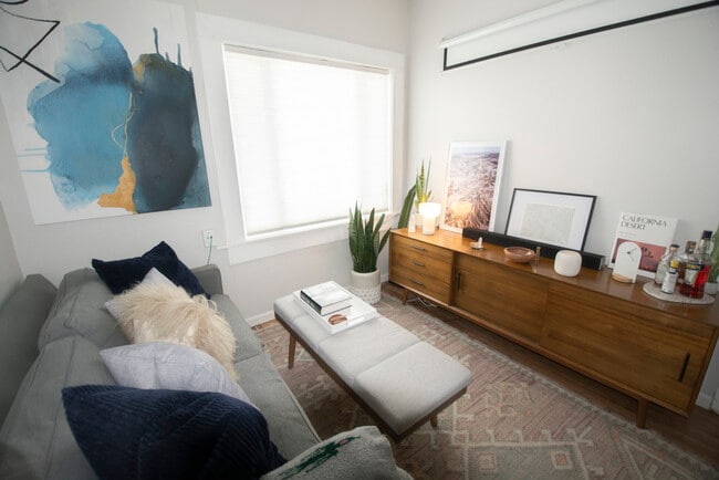 Photo - 812 W Russell Pl