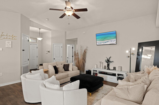 Photo - 124 Lillian Wy