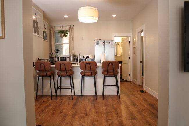 Building Photo - 103 Renwick St Unit 1