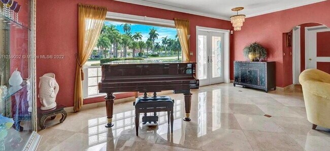 Hollywood Boulevard, Hollywood, FL 33019 - 3 BR 2 BA single-family home