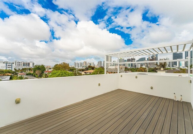 Photo - 721 SW 11th St