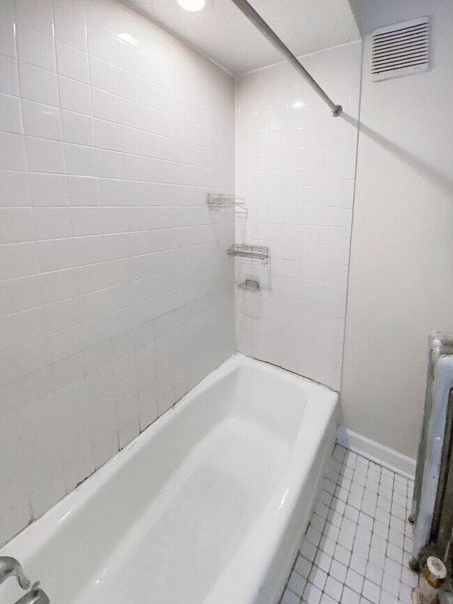 Photo - 3912-28 N. Pine Grove