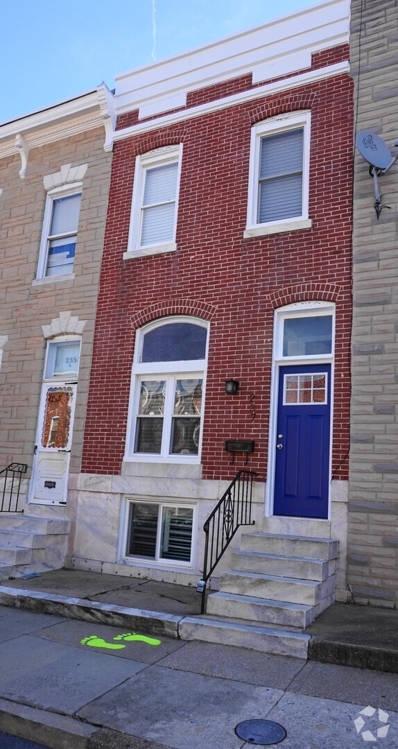Building Photo - Remodeled 2 Bedroom Townhome in Highlandtown!