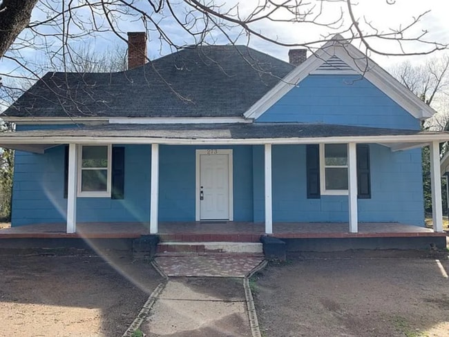 Building Photo - Spacious 4BR Home Near Downtown Spartanburg