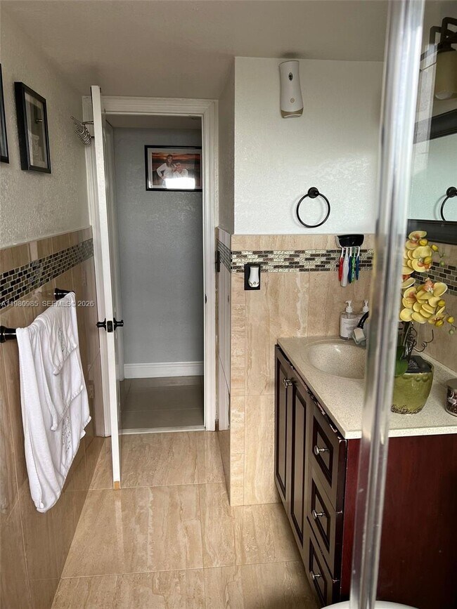 Photo - 13715 Kendale Lakes Cir Unit A-304