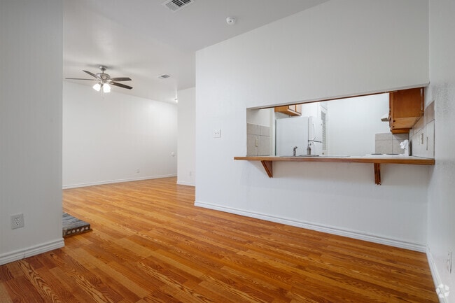 2BR, 3BA - 1115SF Dining Room