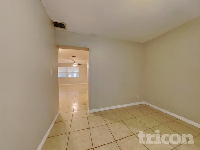 Photo - 1430 Thames Ln