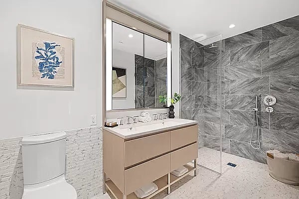 Building Photo - 500 W 45th St Unit 227