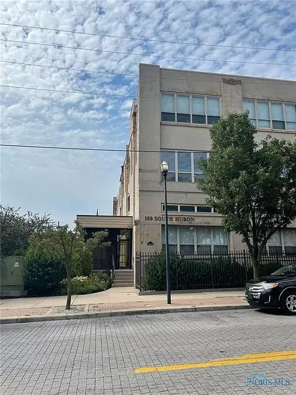 Building - 100 S Huron St Unit 8A