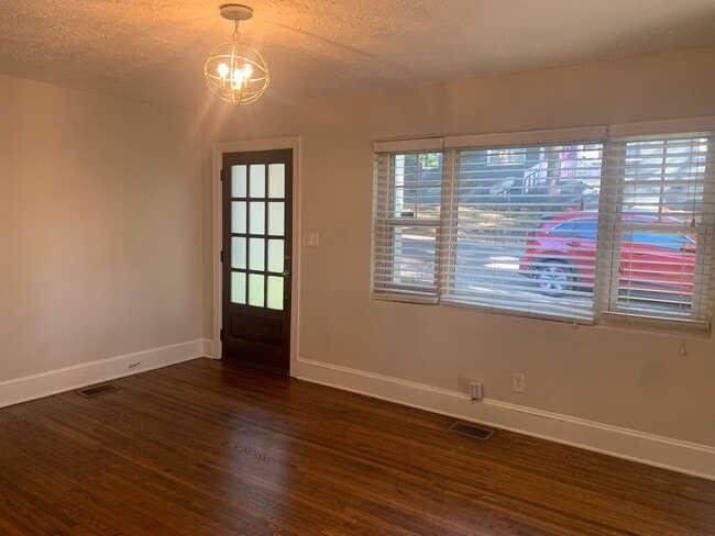 Photo - Adorable Two Bedroom Duplex in Plaza Midwo...