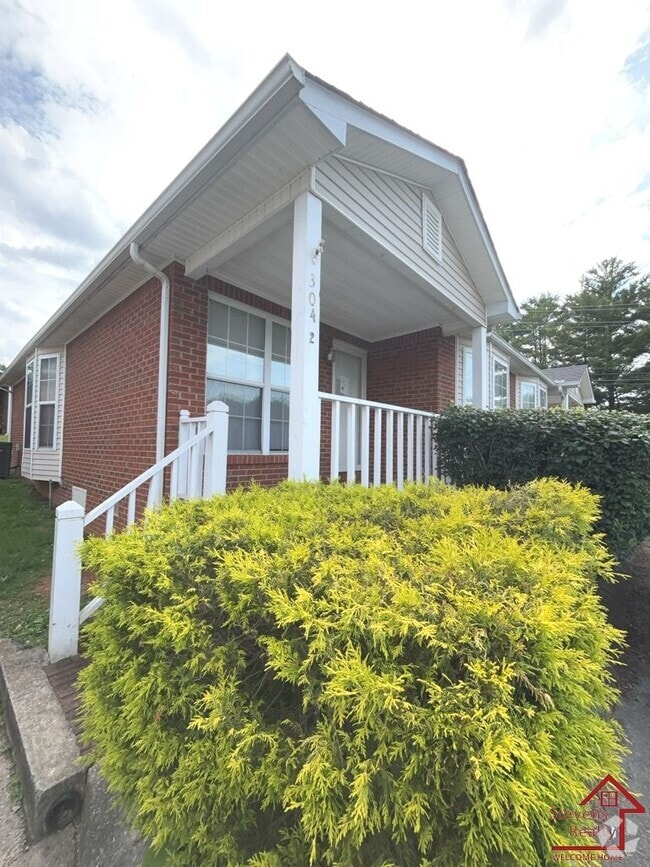 Building Photo - 304 Oriole Dr Rental