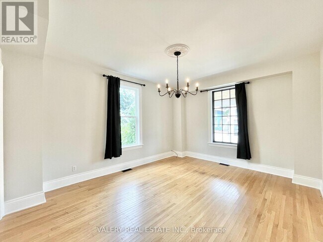 Photo - 92 Nassau St