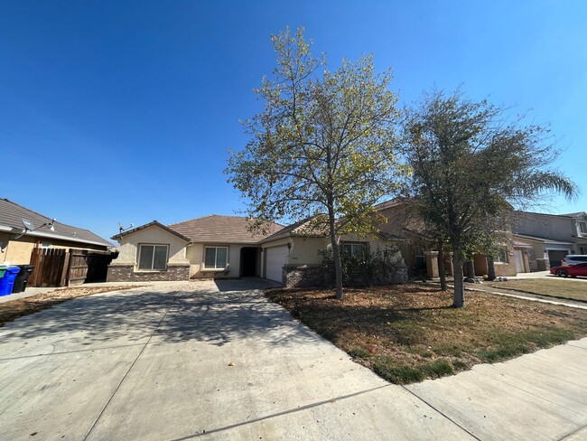 Wonderful Home in NW Porterville Available... - Wonderful Home in NW Porterville Available...