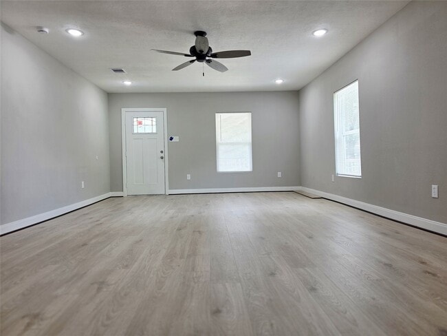 Photo - 115 Blackwell St