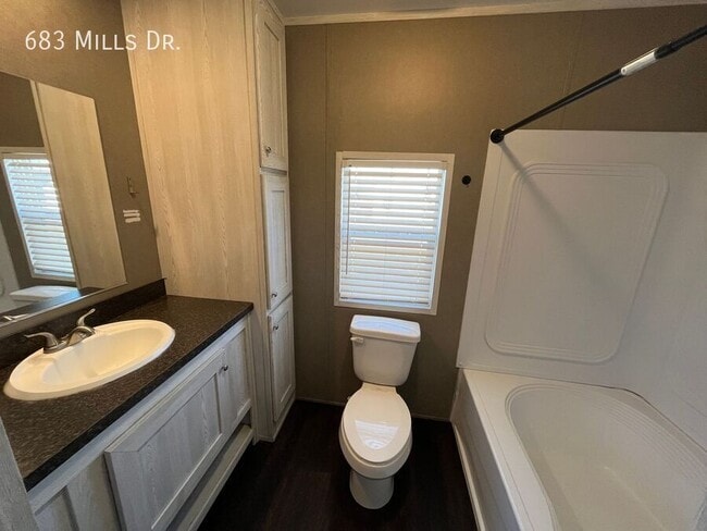 Photo - 683 W Mills Dr