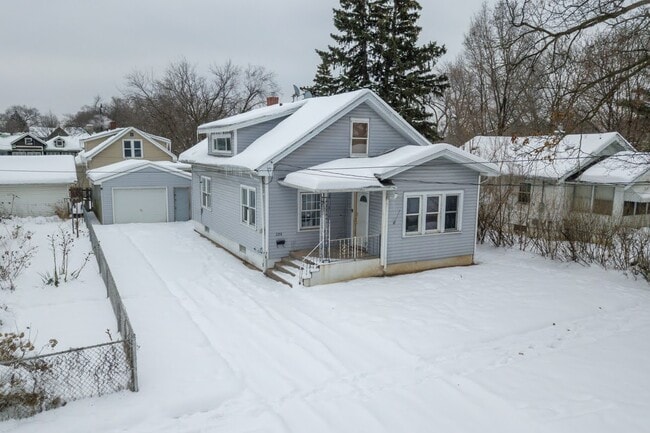 Photo - 2319 Hecker Ave