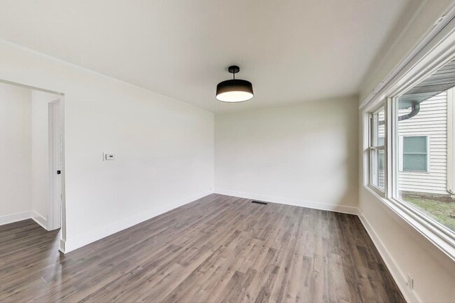 Photo - 139 S Quentin Rd