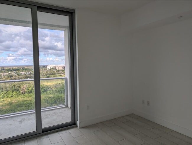 Photo - 2000 Metropica Wy Unit 1501