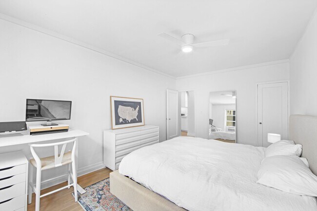 Photo - 210-218 W 19th St