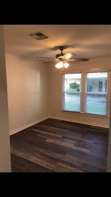 Photo - 304 Marie Antoinette St