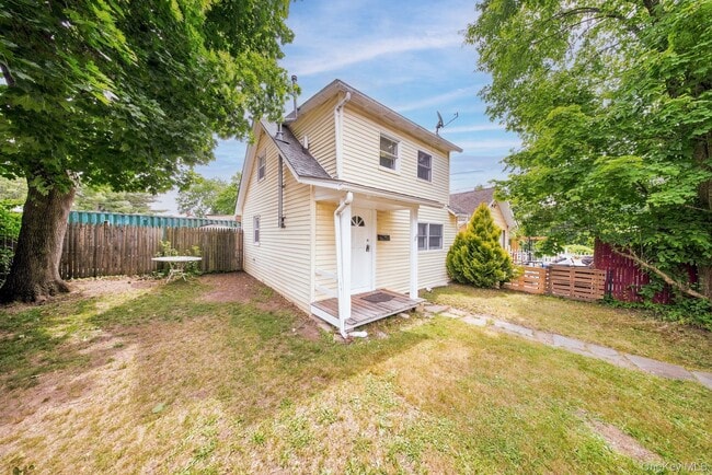 Photo - 12 1/2 Schultz St