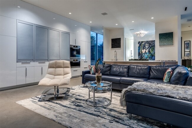 Photo - 2300 N Carroll Ave