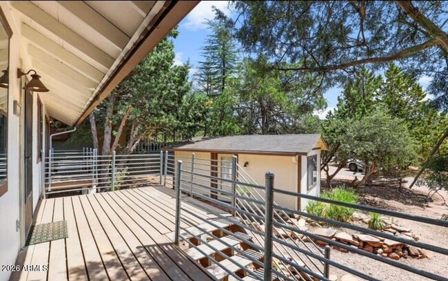 Photo - 608 N Luzern Cir