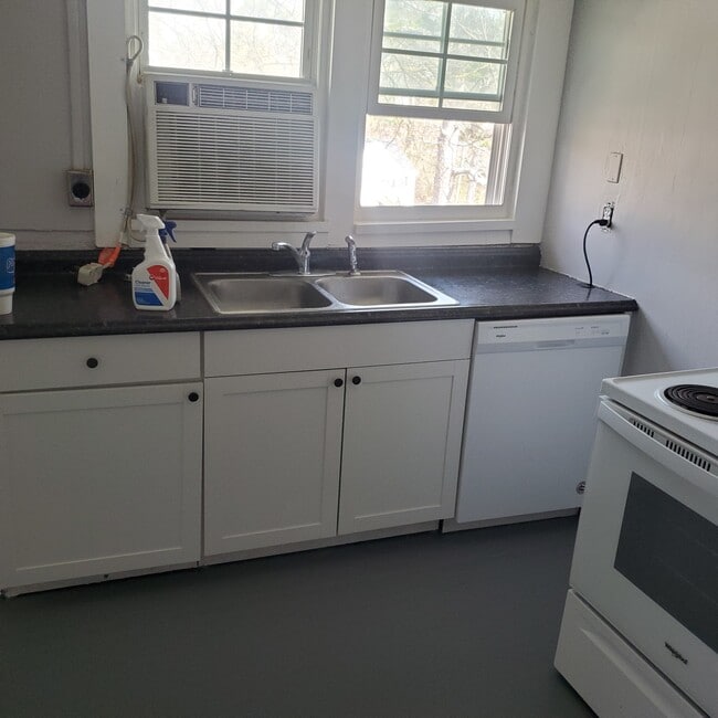 Building Photo - Vreeland Unit 307