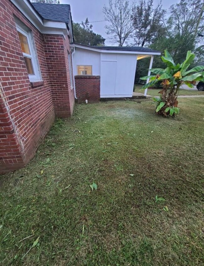 913 Brookside Dr
