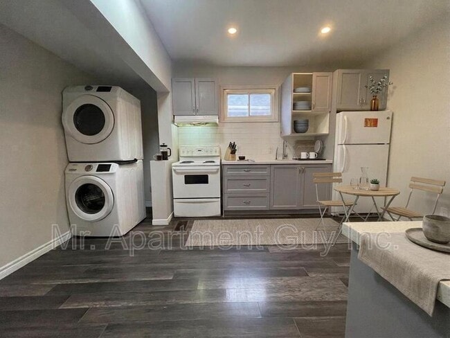 Photo - 163 E 5th St Unit Main Suite