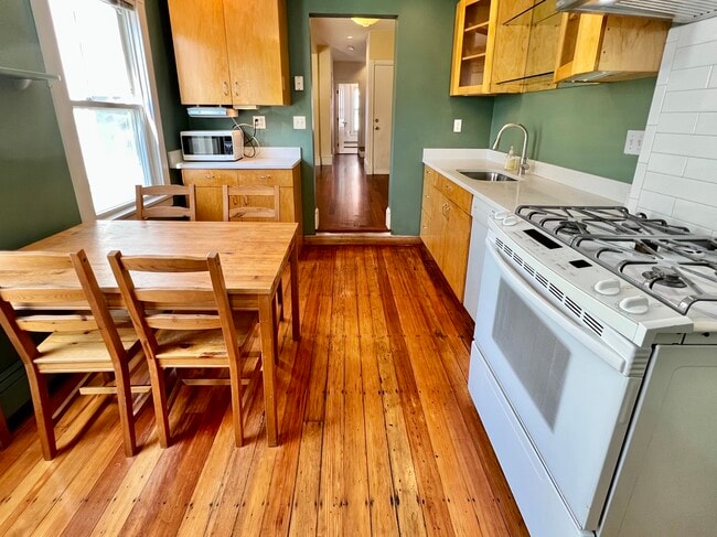 Building Photo - 32 Fairmont Ave Unit R2