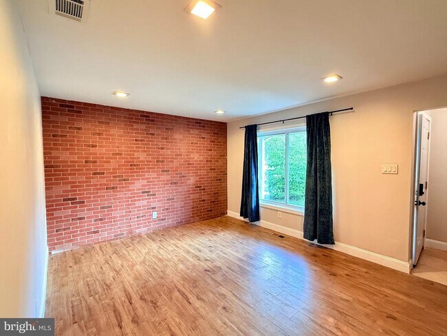 3 Madeley Ct