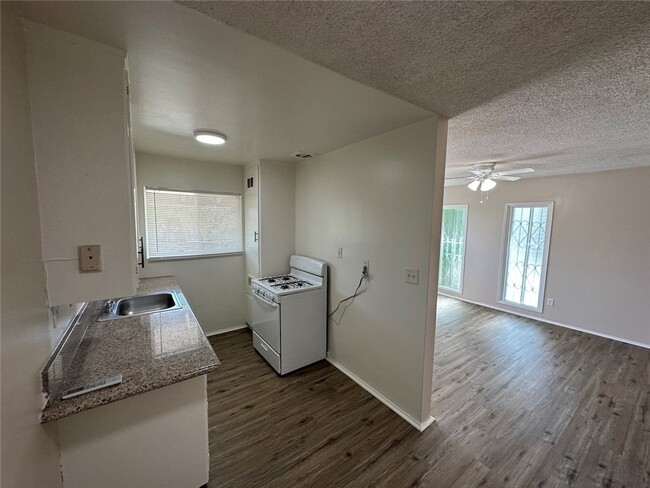 Photo - 316 N San Gabriel Ave Unidad D