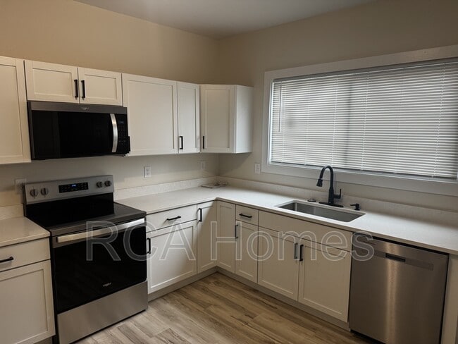 Building Photo - 18 N Gray St