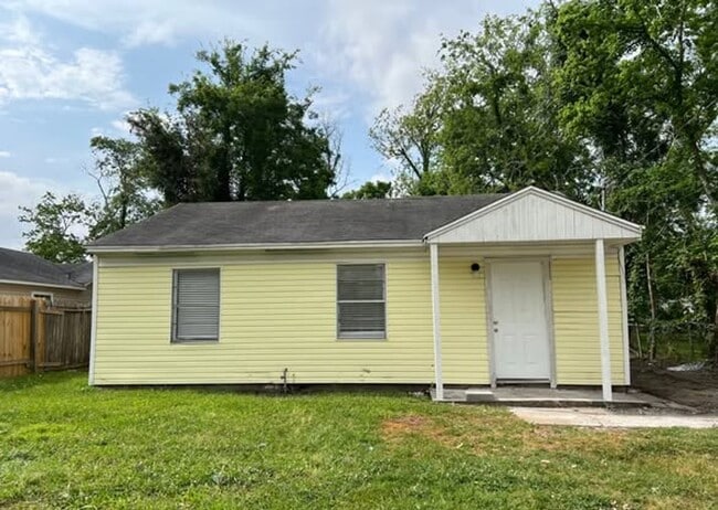 Building Photo - 2023 Delaware St