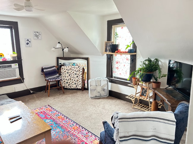 Photo - 103 Erie St SE Unidad Upper