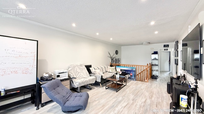 Photo - 34 Heatherside Dr