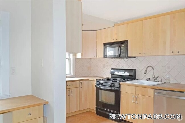 Building Photo - 41 Whittemore St Rental