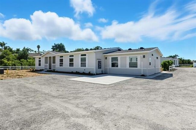 Building Photo - Great family home in rural setting.