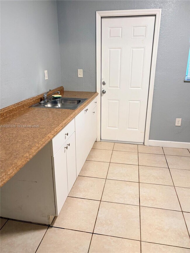 Photo - 1329 NW 6th Ave Unidad A