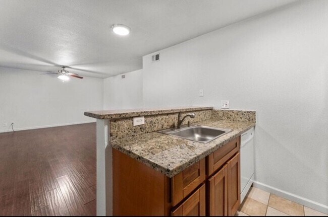 Photo - Charming 2 Bed 1 Bath Unit in Sacramento