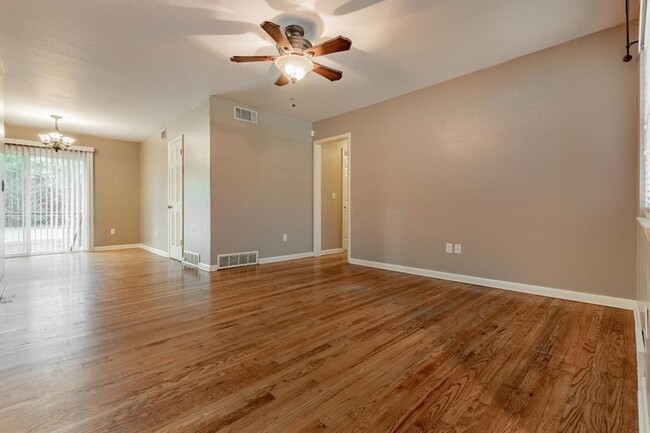 2108 Henderson Dr