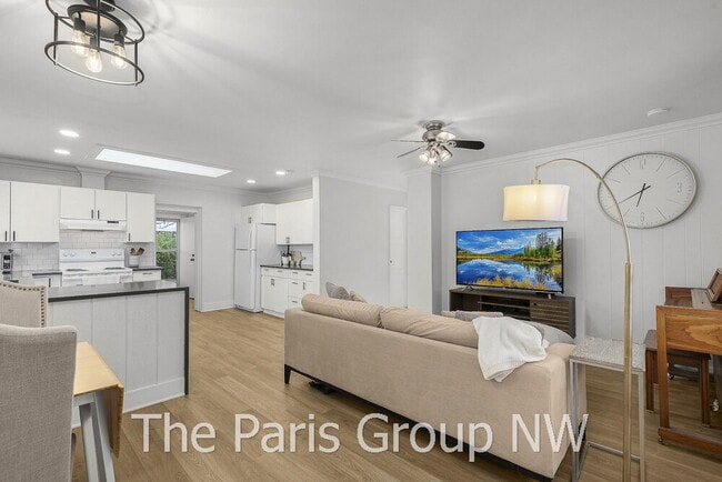 Building Photo - Remodeled Renton Highlands Home * A/C & Great Backyard