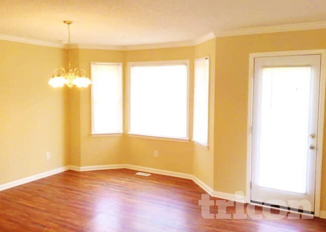 Photo - 204 Woodchase Ln